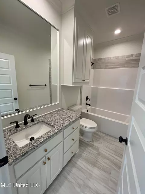 Bath - 472 Aurora Cir, Canton, MS 39046 photo 5 of 5