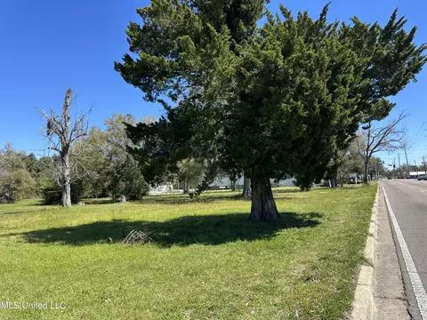 712 E Pass Rd, Gulfport, MS 39507