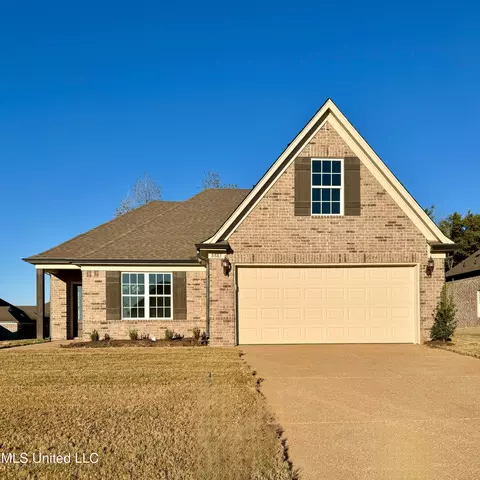 2215 Franklin Dr, Southaven, MS 38672