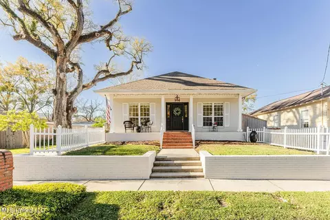 512 Orange Ave, Pascagoula, MS 39567