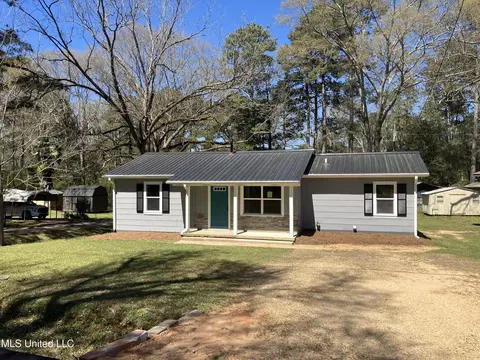 609 NW Cherry St, Magee, MS 39111