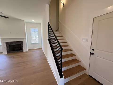 Entry Way - 682 Bolivar Dr, Nesbit, MS 38651 photo 3 of 3