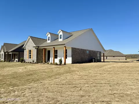 Exterior - 682 Bolivar Dr, Nesbit, MS 38651 photo 4 of 5