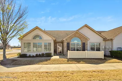 8731 Parkview Oaks Cir, Olive Branch, MS 38654