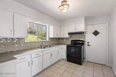 Kitchen - 4630 Wynndale Rd, Terry, MS 39170 photo 2 of 2