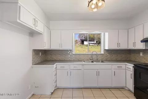 Kitchen - 4630 Wynndale Rd, Terry, MS 39170 photo 1 of 2