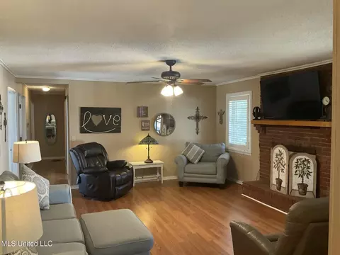 Living - 6776 Whippoorwill Rd, Olive Branch, MS 38654 photo 1 of 1