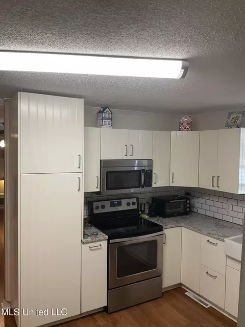 Kitchen - 6776 Whippoorwill Rd, Olive Branch, MS 38654 photo 1 of 3