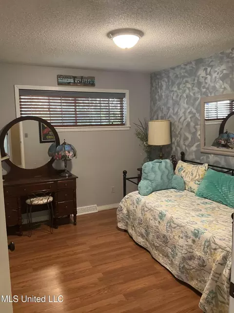 Bedroom - 6776 Whippoorwill Rd, Olive Branch, MS 38654 photo 2 of 3