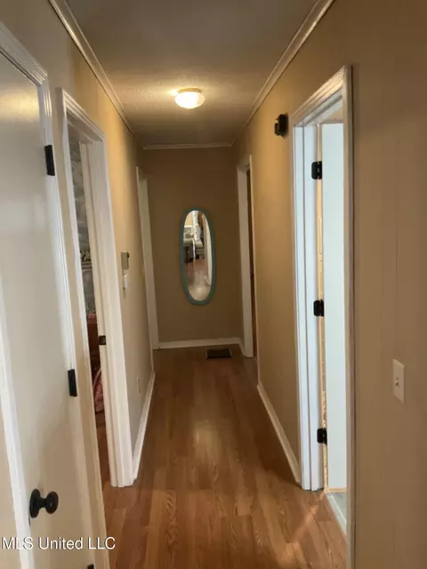 Entry Way - 6776 Whippoorwill Rd, Olive Branch, MS 38654 photo 2 of 3