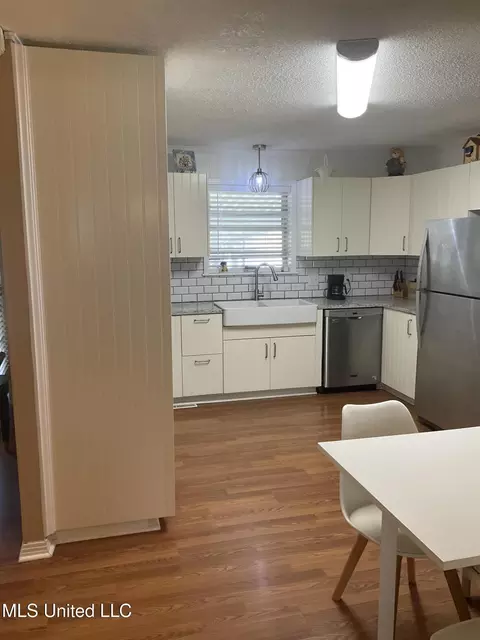 Kitchen - 6776 Whippoorwill Rd, Olive Branch, MS 38654 photo 3 of 3
