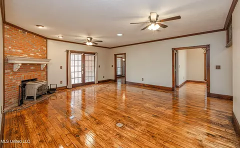 Living - 1244 Haley Rd, Terry, MS 39170 photo 3 of 7