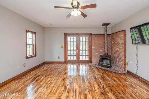Living - 1244 Haley Rd, Terry, MS 39170 photo 5 of 7