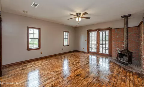 Living - 1244 Haley Rd, Terry, MS 39170 photo 4 of 7
