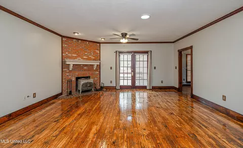 Living - 1244 Haley Rd, Terry, MS 39170 photo 2 of 7
