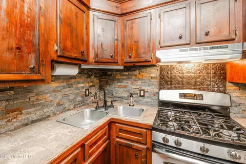 Kitchen - 1244 Haley Rd, Terry, MS 39170 photo 5 of 6