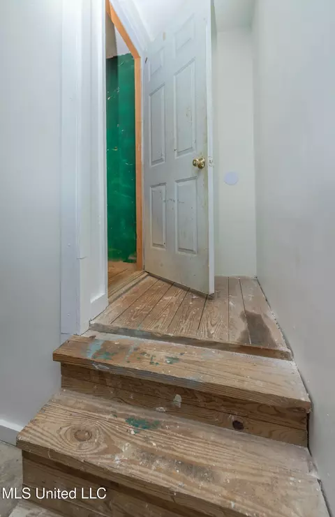 Entry Way - 1244 Haley Rd, Terry, MS 39170 photo 4 of 5