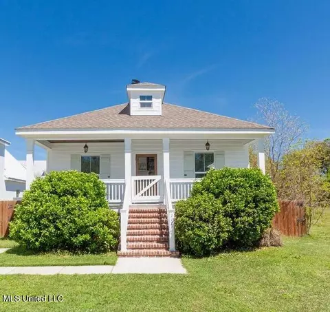 117 Bay Oaks Dr, Bay Saint Louis, MS 39520
