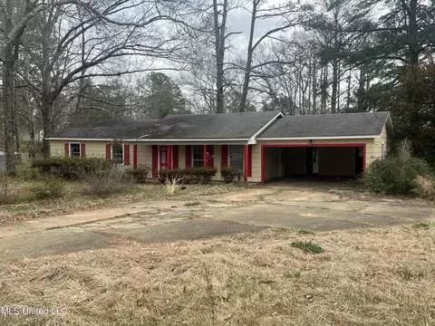 3922 Forest Lake Dr, Jackson, MS 39212