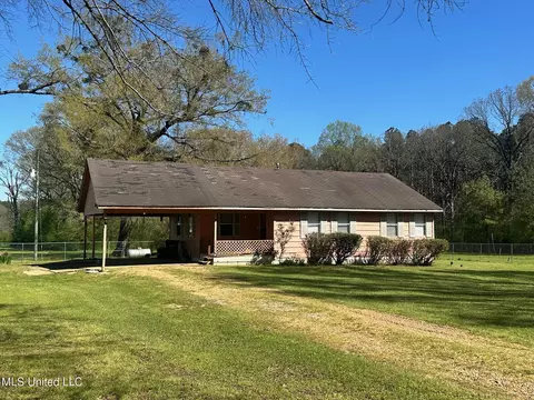 1147 Vfw Rd, Lake, MS 39092