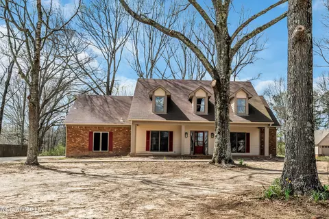 112 Oak Grove Cv, Byhalia, MS 38611