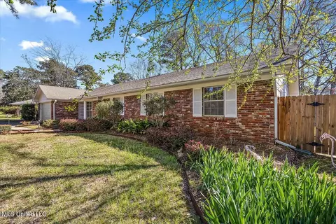 1411 Roswell Dr, Jackson, MS 39211 photo 2