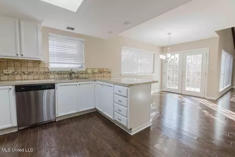 Kitchen - 19 Timber Ridge Dr, Brandon, MS 39042 photo 2 of 2