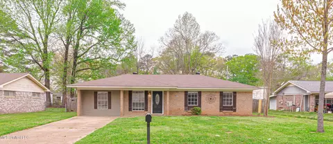 415 Boehle St, Pearl, MS 39208