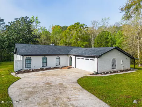 3800 Kendale Dr, Gautier, MS 39553