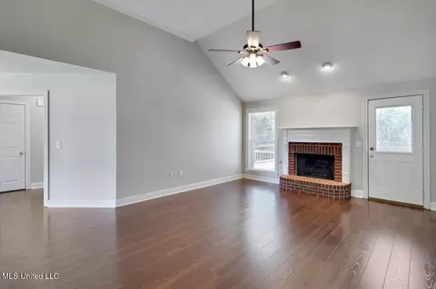 Living - 443 Hemlock Dr, Flowood, MS 39232 photo 4 of 4