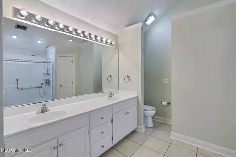 Bath - 443 Hemlock Dr, Flowood, MS 39232 photo 1 of 3
