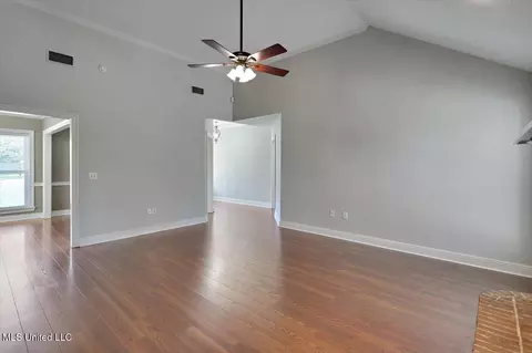 Living - 443 Hemlock Dr, Flowood, MS 39232 photo 2 of 4