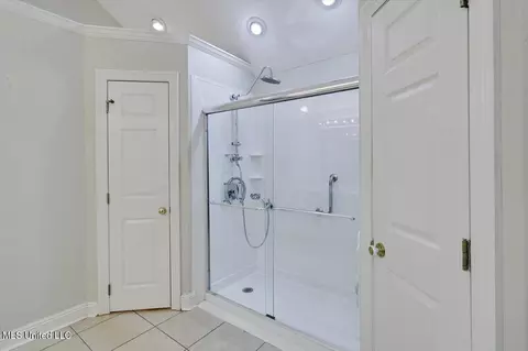 Bath - 443 Hemlock Dr, Flowood, MS 39232 photo 2 of 3