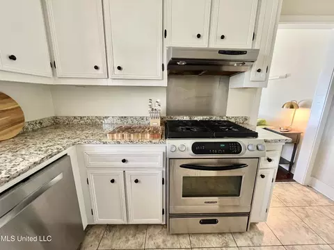 Kitchen - 4245 Berlin Dr, Jackson, MS 39211 photo 5 of 5