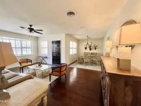 Living - 4245 Berlin Dr, Jackson, MS 39211 photo 2 of 5