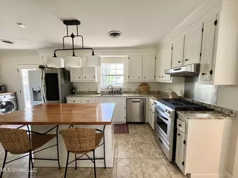 Kitchen - 4245 Berlin Dr, Jackson, MS 39211 photo 1 of 5