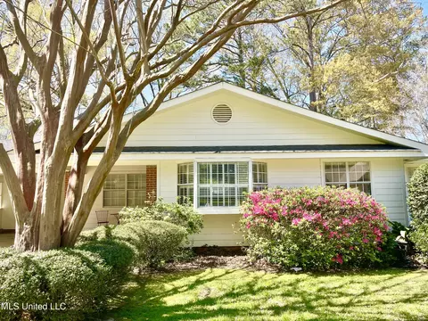 4245 Berlin Dr, Jackson, MS 39211