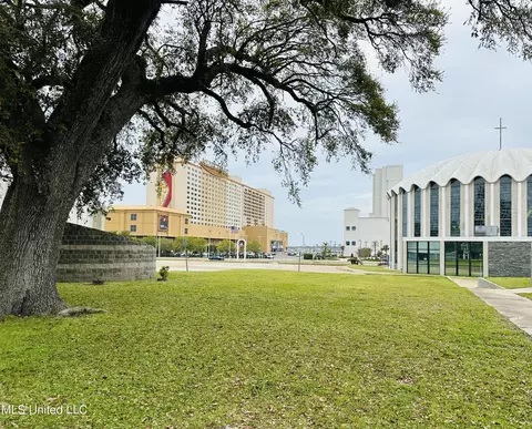 189 1st St, Biloxi, MS 39530