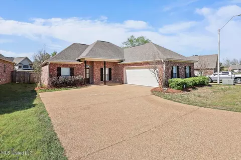 585 Clubhouse Dr, Pearl, MS 39208