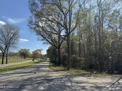 108 Sandy Hill Dr, Lucedale, MS 39452