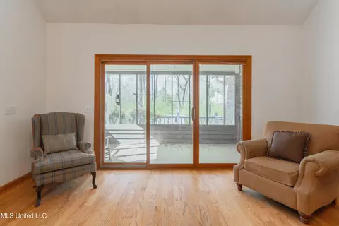 Living - 224 Chestnut Dr, Clinton, MS 39056 photo 6 of 10