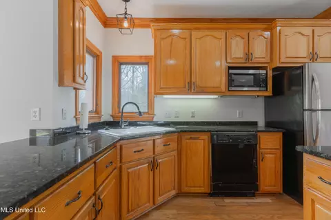 Kitchen - 224 Chestnut Dr, Clinton, MS 39056 photo 5 of 7