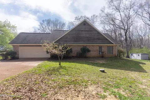 Exterior - 224 Chestnut Dr, Clinton, MS 39056 photo 5 of 25