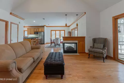 Living - 224 Chestnut Dr, Clinton, MS 39056 photo 2 of 10