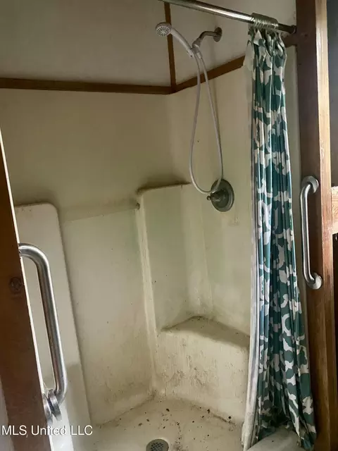 Bath - 19 E Wire East Rd, Perkinston, MS 39573 photo 1 of 1