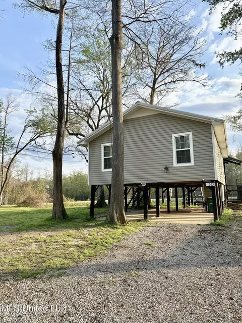1663 Deer Ln, Lucedale, MS 39452