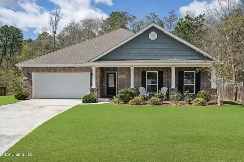 8424 Poplar Trl, Biloxi, MS 39532