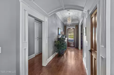 Entry Way - 106 Chestnut Hill Rd, Flora, MS 39071 photo 3 of 5