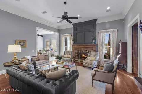 Living - 106 Chestnut Hill Rd, Flora, MS 39071 photo 3 of 4