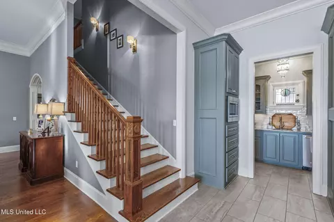 Entry Way - 106 Chestnut Hill Rd, Flora, MS 39071 photo 4 of 5